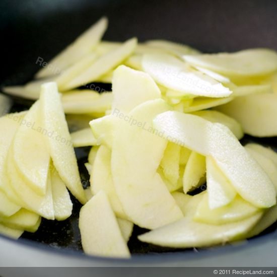 Sliced Granny Smith apples