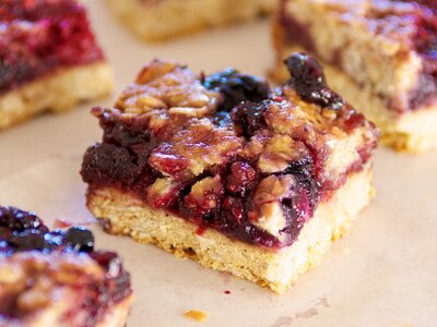 Berry Berry Streusel Bars