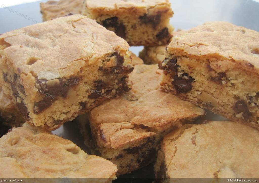 easy chocolate chip cookie bars with cake mix