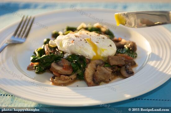 Poached Eggs Over Spinach Mushrooms Recipe