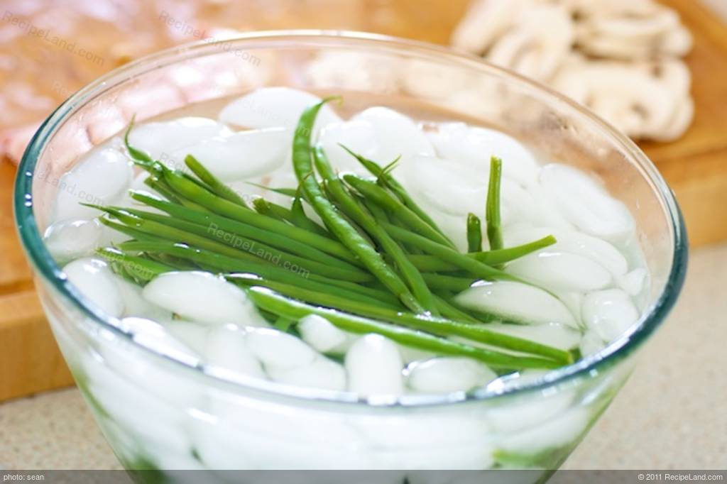 Green Beans and Bacon with Sautéed Mushrooms and Shallots Recipe