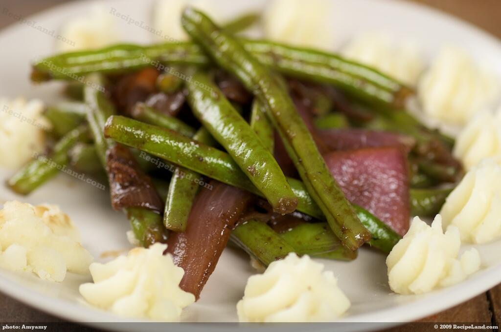 Balsamic Red Onions with Glazed Green Beans Recipe