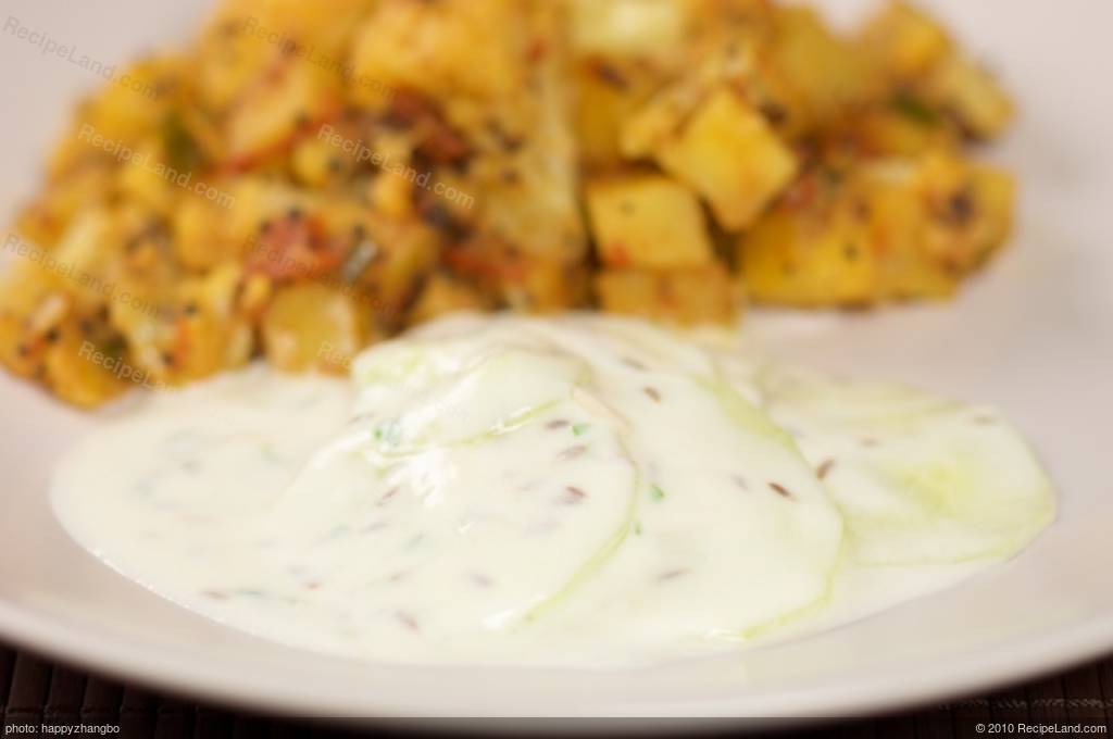 cucumber-yogurt-sauce-indian-raita-recipe