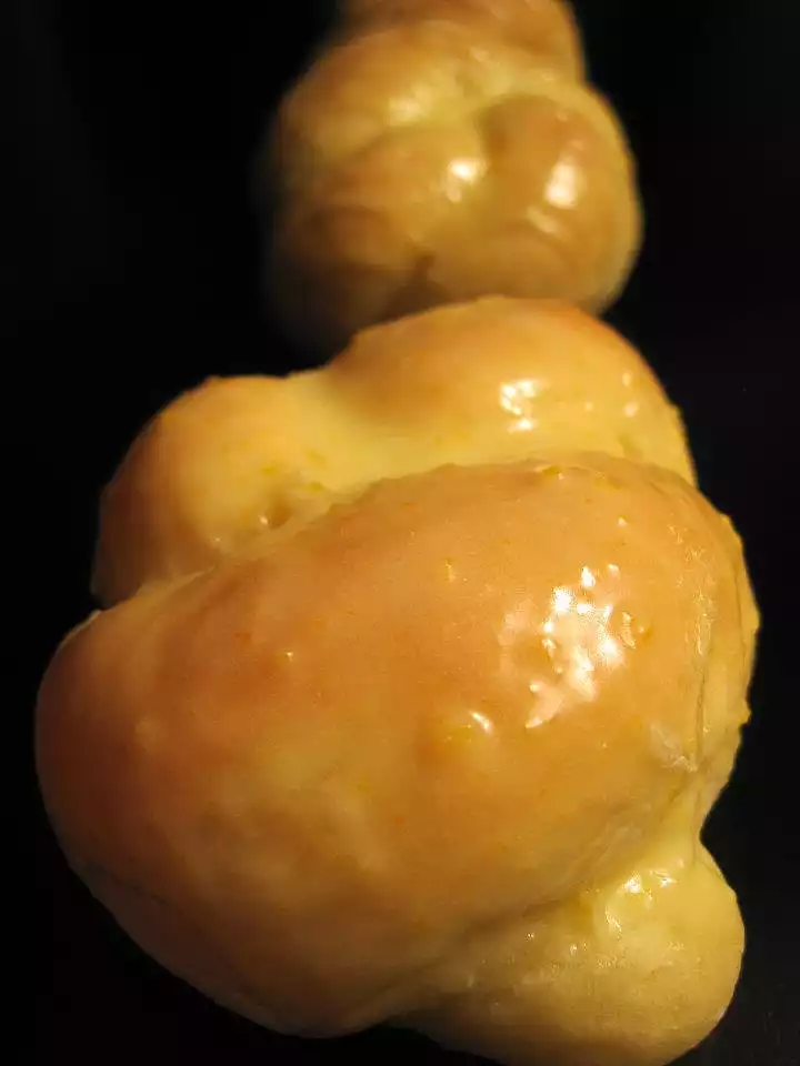 Knotted Orange Yeast Rolls