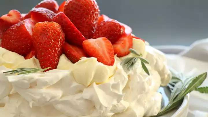 Airy Pavlova