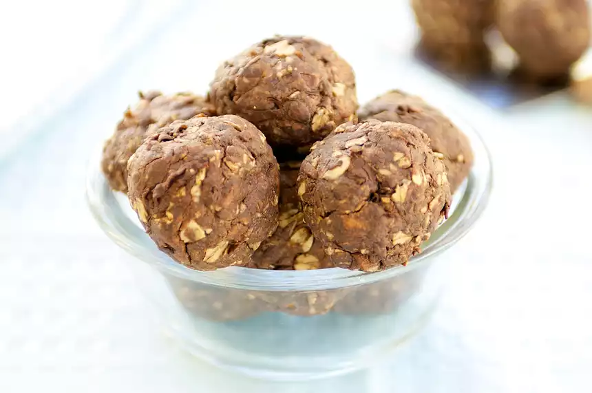 Oats, Peanut Butter and Chocolate Cookie Balls