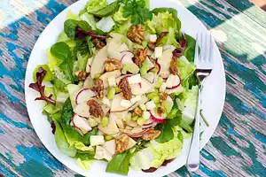 Mixed Green Salad with Apple and Smoked Cheddar