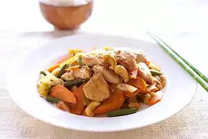 Cashew Chicken with Vegetables 