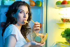 Late Night Snacking Linked to Weight Gain