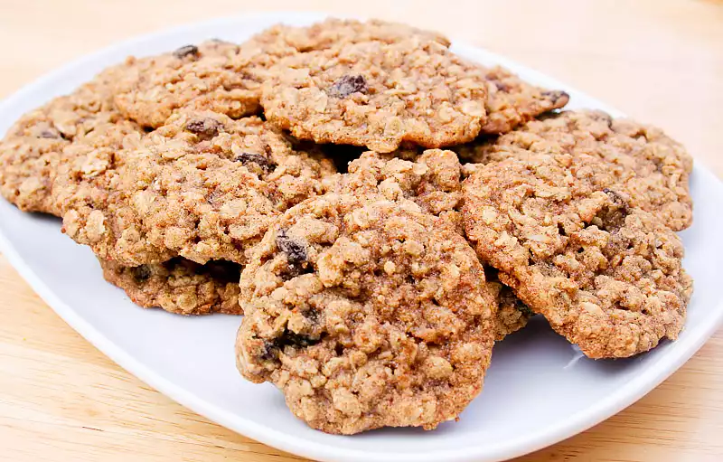Molasses Oatmeal and Raisin Cookies