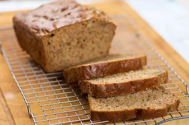 Easy and Moist Banana Bread