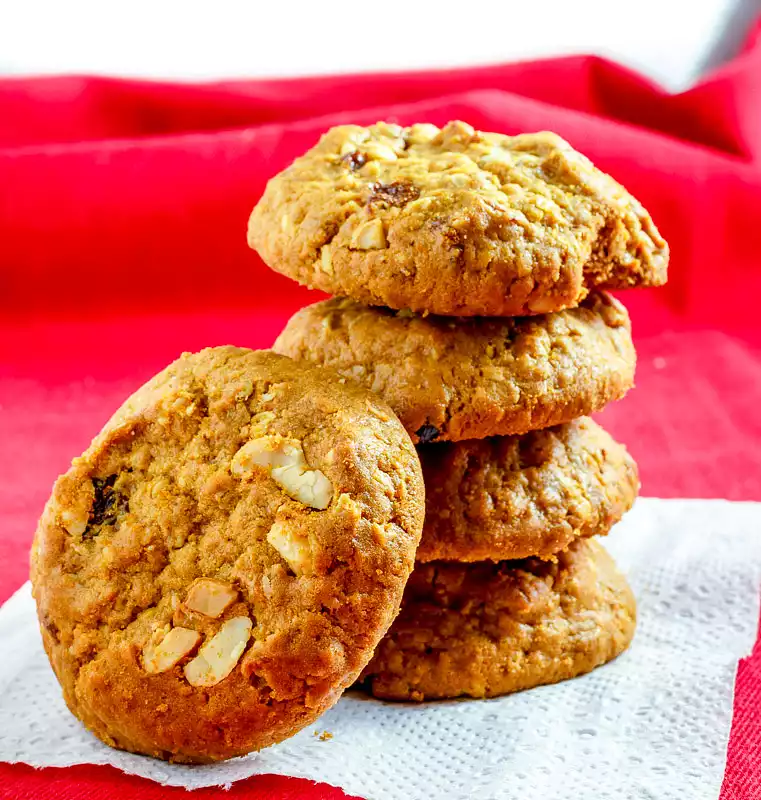 Chocolate Chip Macadamia Crunch Cookies