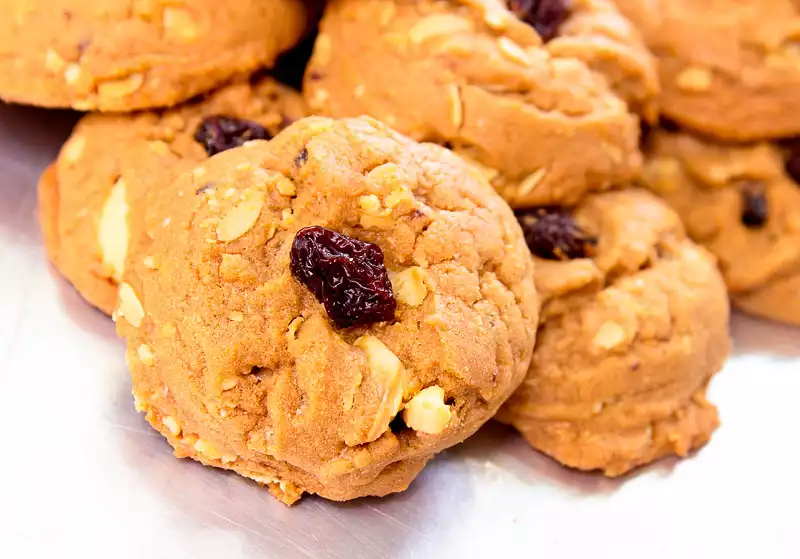 Yummy Orange-Spiced Oatmeal Raisins Cookies