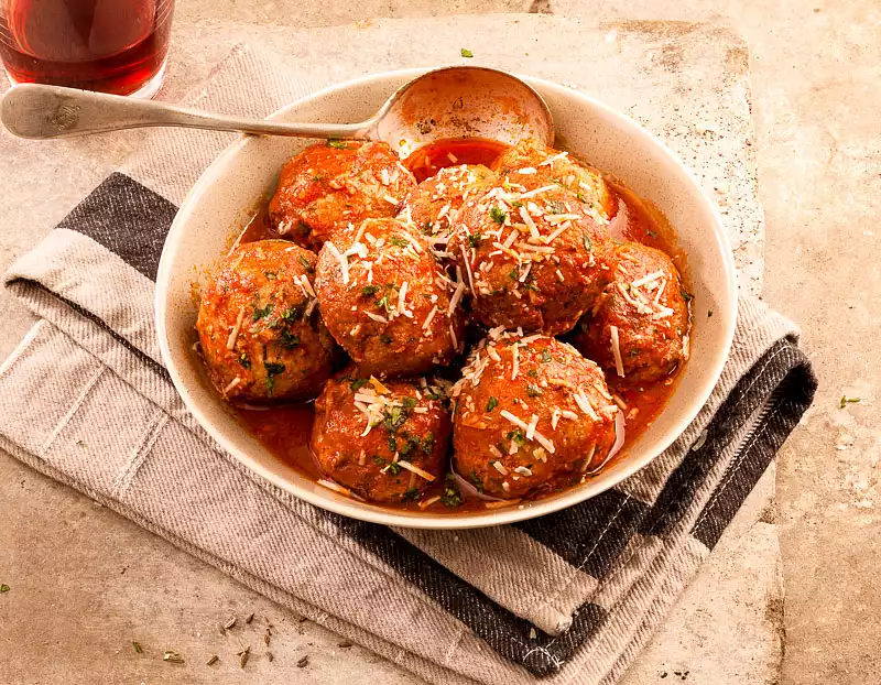 Papoutsakia with Meatballs