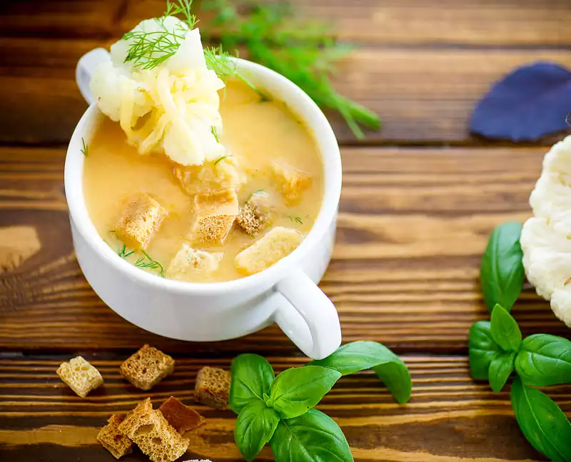 Cream of Cauliflower and Cheese Soup