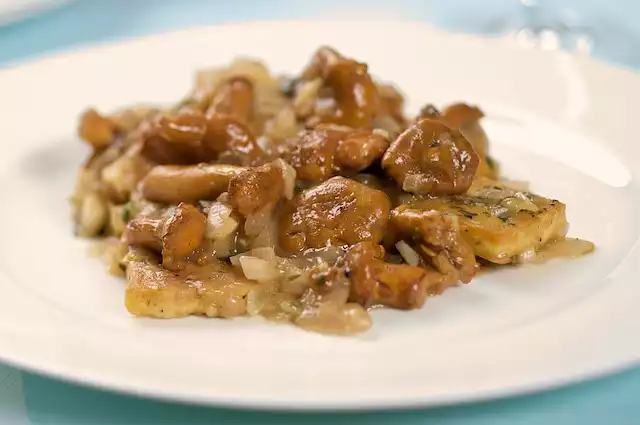 Tarragon Tofu with Chanterelle Mushrooms