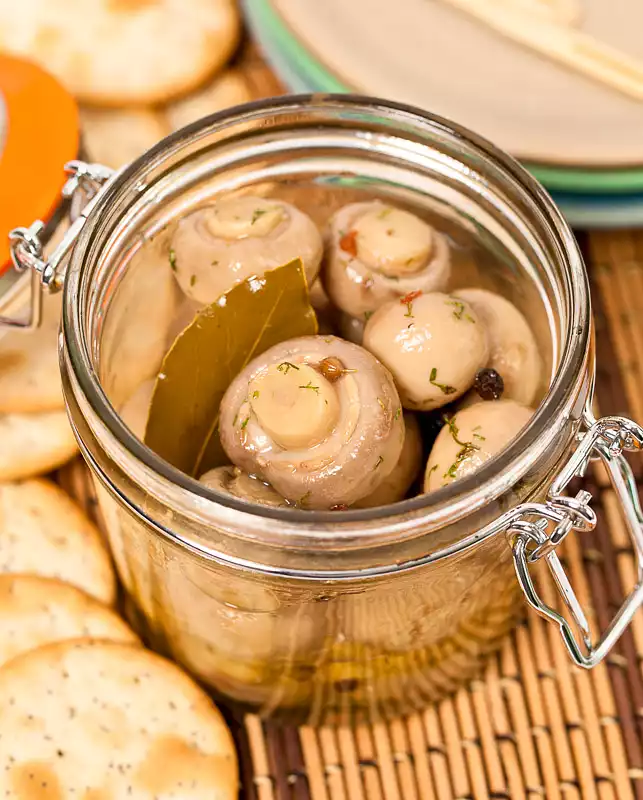 Marynowane Pieczarki (Pickled Mushrooms)