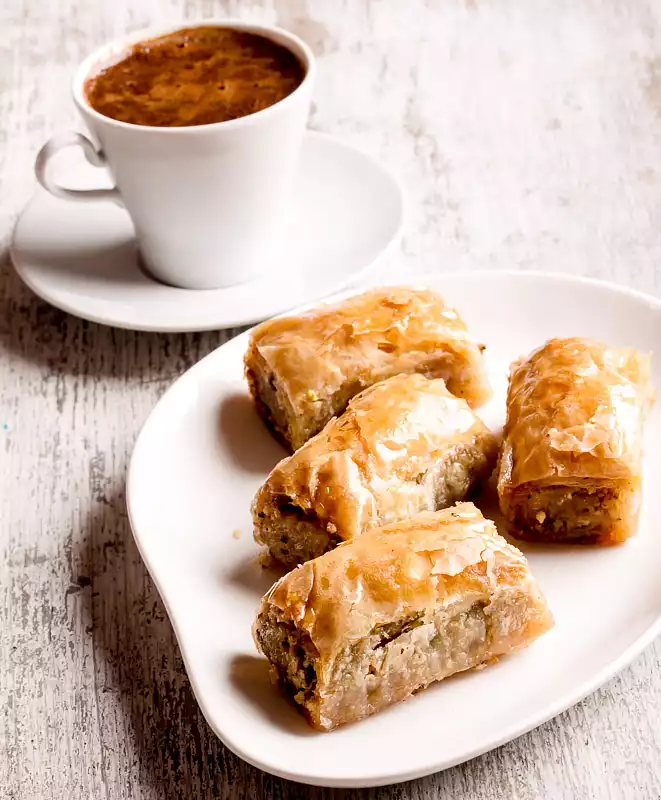 Rolled Baklava with Honey Syrup