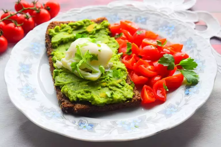 Healthy Avocado & Poached Egg Breakfast