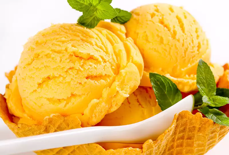 Homemade Peach Ice Cream