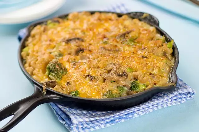 Skillet Macaroni and Cheese with Broccoli and Mushrooms