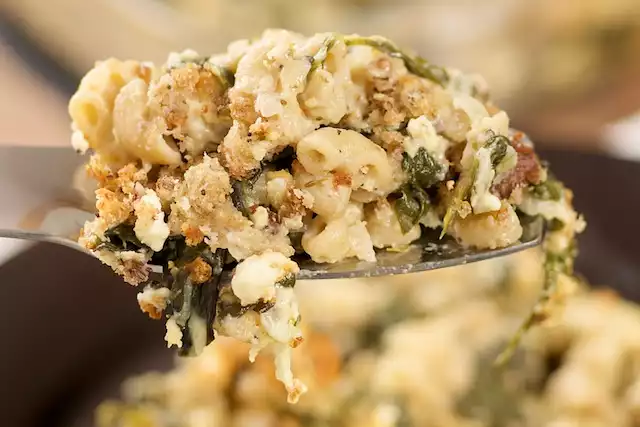 Cheesy Macaroni and Cheese with Spinach and Feta