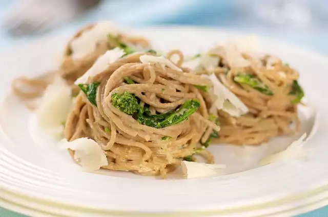 Pasta With Creamy Walnut Sauce and Rapini (Broccoli Rabe)