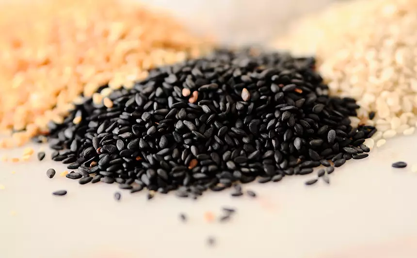 Black sesame seeds