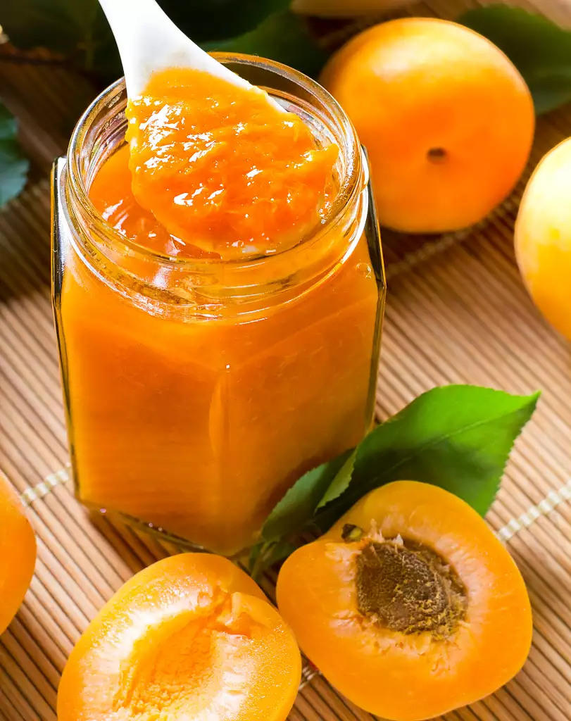 apricot preserves (jam)