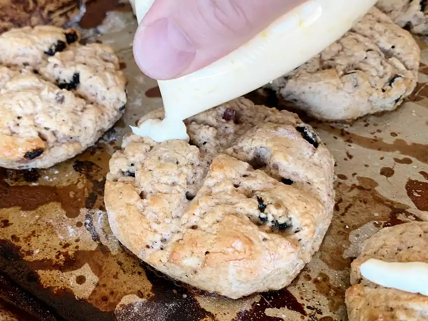 Cream Cheese Topping for Hot-Cross Buns