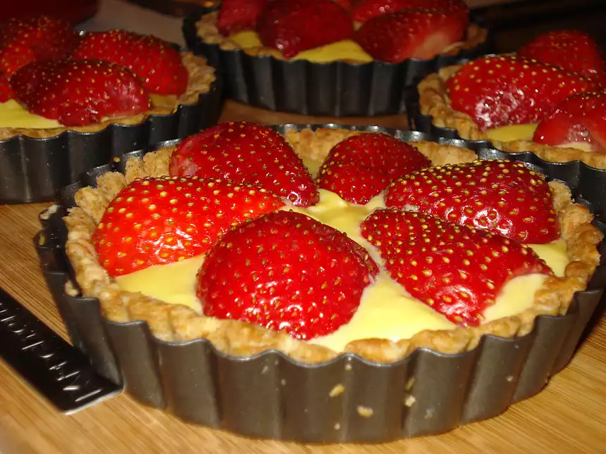 Strawberry or Raspberry Custard Tart