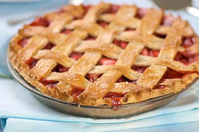Classic Strawberry Rhubarb Pie
