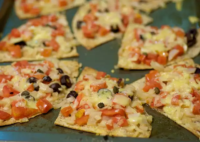 16 Minute Tortilla Pizza