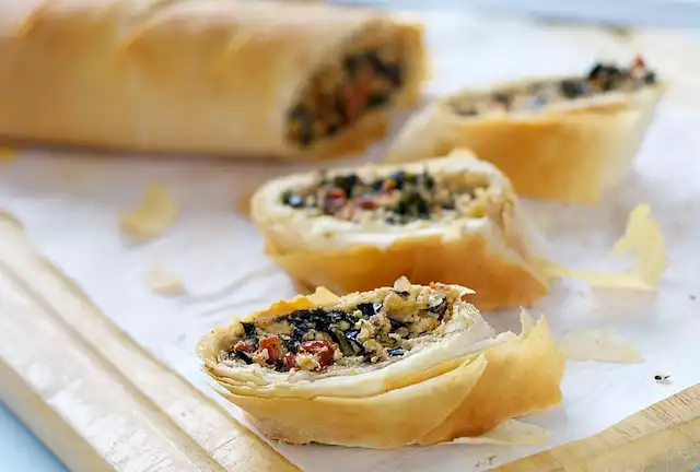 Spinach, Sun-Dried Tomato, and Parmesan Rolls