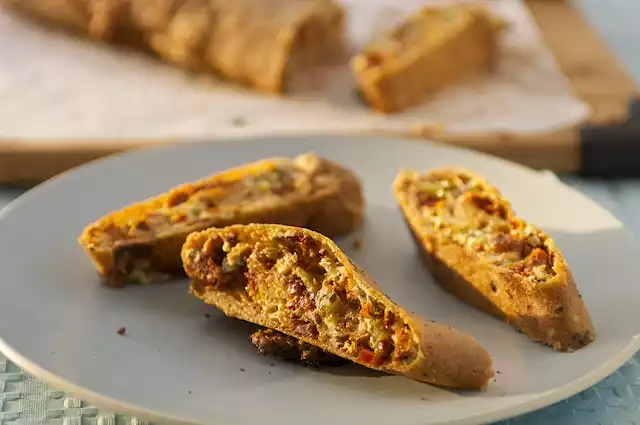 Sun-Dried Tomato and Olive Pizza Rolls
