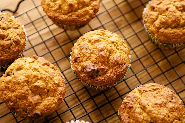 Low-Fat Oatmeal Muffins Recipe