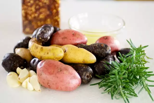 Garlicky Oven Roasted Rosemary Fingerling Potatoes