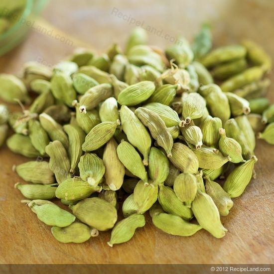 green cardamom pods